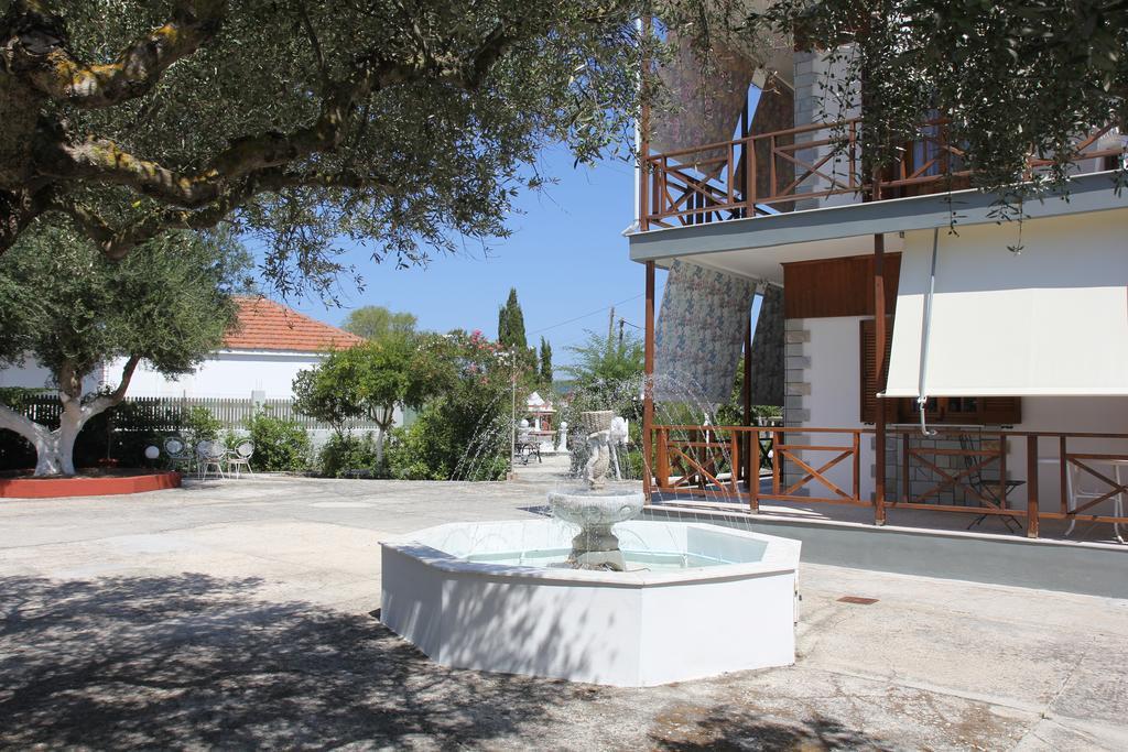 Circe Pansion Apartment Lixouri Exterior photo