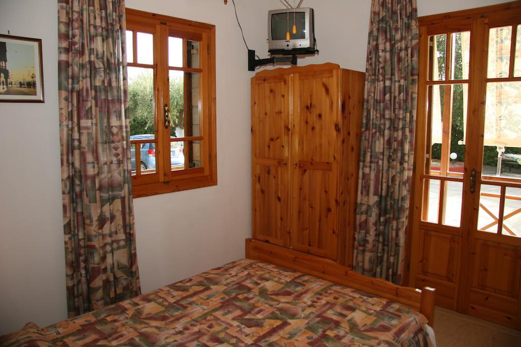 Circe Pansion Apartment Lixouri Exterior photo